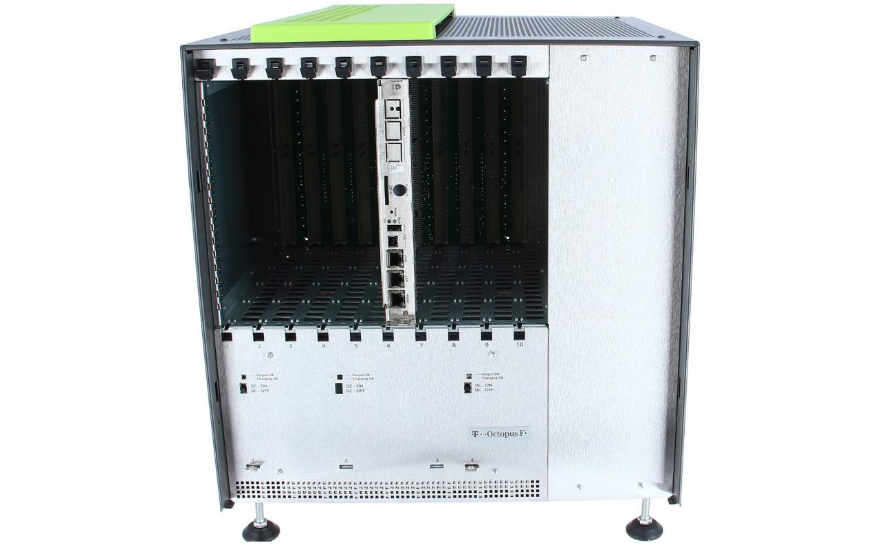 https://www.tonitrus.com/media/image/91/67/61/unify-l30251-u600-g648-openscape-business-v2-x8-systemeinheit-10159274_1280x1280.jpg